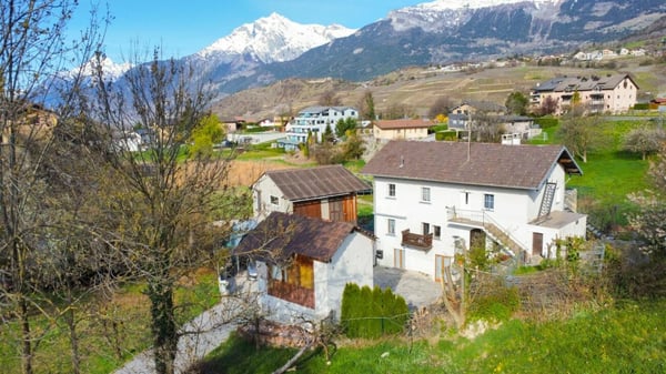 Immeuble de rendement à Savièse avec grange attenante 1