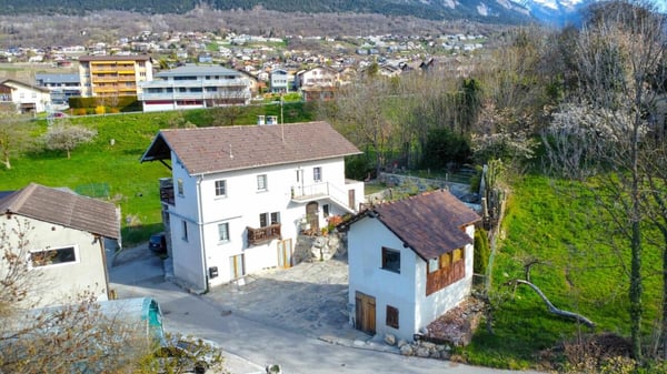 Immeuble de rendement à Savièse avec grange attenante 2