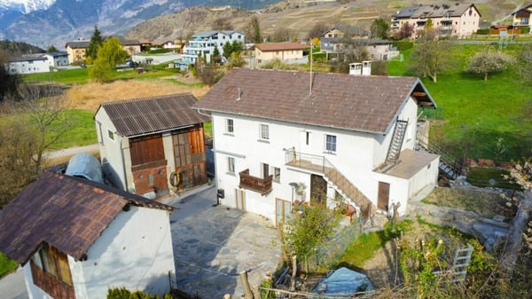Immeuble de rendement à Savièse avec grange attenante 4