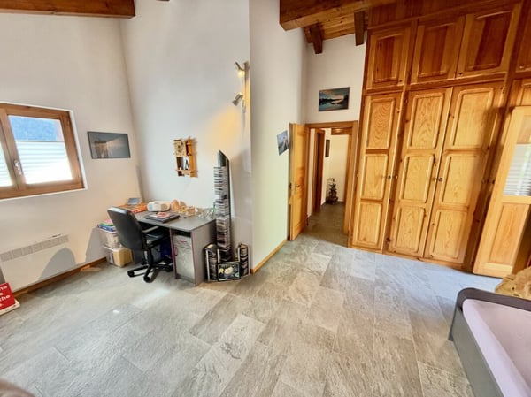 Maison 5.5 pièces sur 3 niveaux avec grande terrasse à St-Martin 34