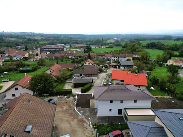 Terrain viabilisé 724m2 sur ä Peron (Logras) 2