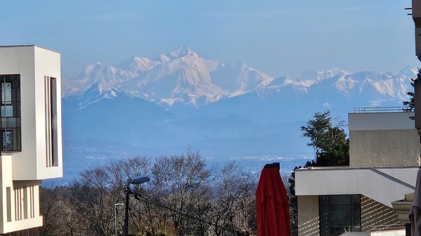 Gex centre, vente murs d'un local com. divisibles en 3 lots 3