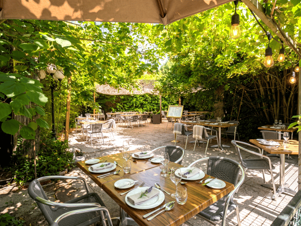Restaurant licence III à céder: centre-ville de Divonne-les-Bains, terrasse + jardin privatif au bord de l'eau 10