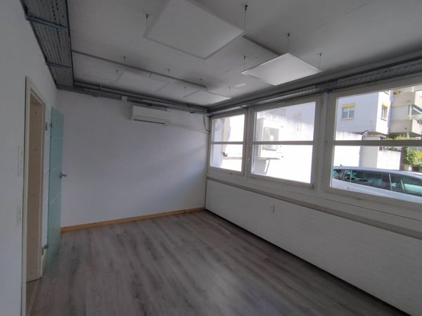 Gewerbe/Büro/Lager in Binningen 12