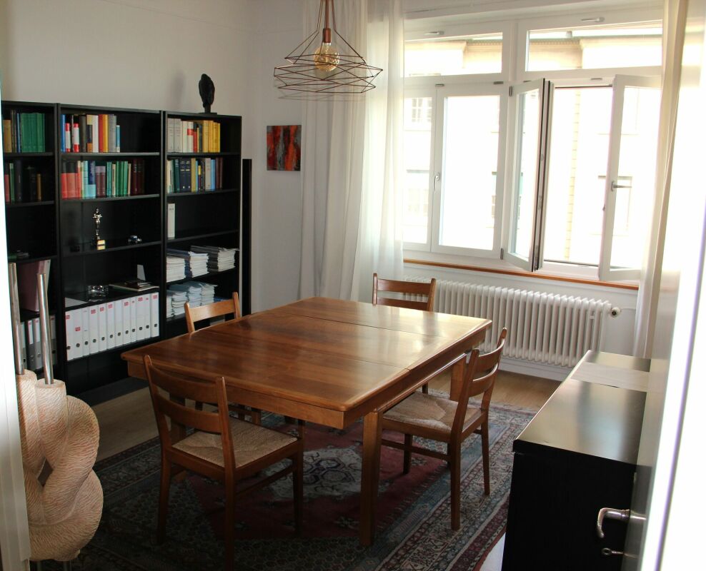 Büro an der Schifflände