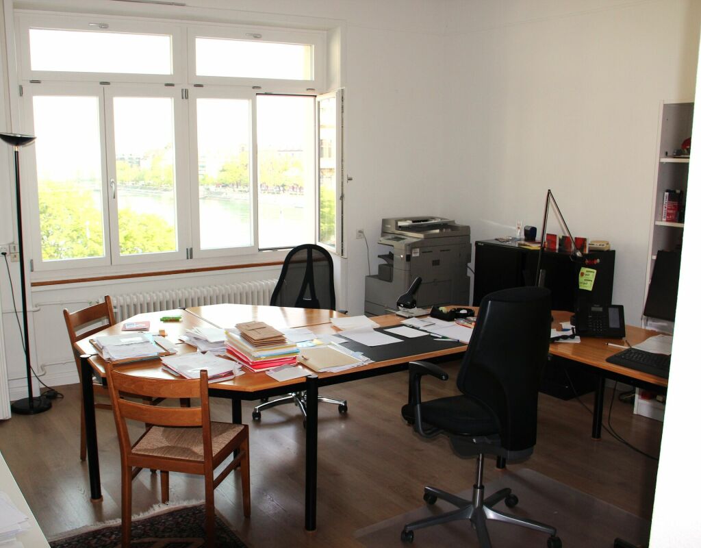 Büro an der Schifflände