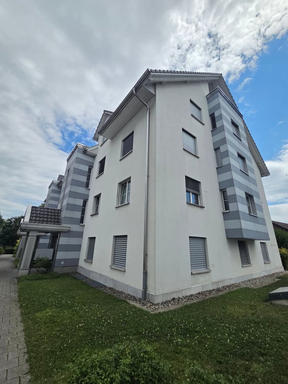 Helle 5.5-Zimmer-Wohnung mit Balkon in Rümlang 1