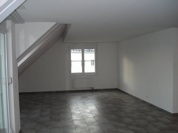 Grosszügige 6.5-Zimmer-Wohnung mit Balkon und Garage in Rümlang 3