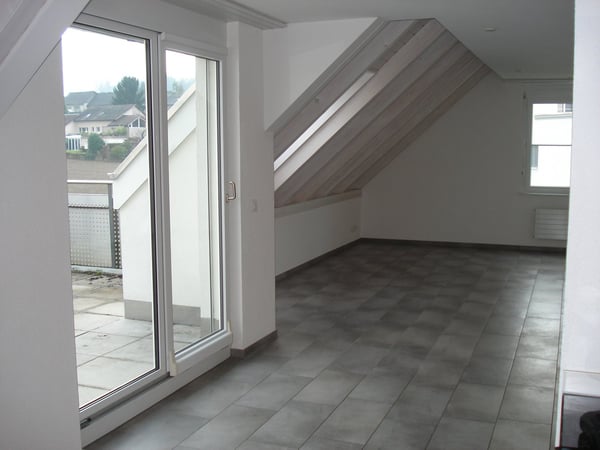 Grosszügige 6.5-Zimmer-Wohnung mit Balkon und Garage in Rümlang 4