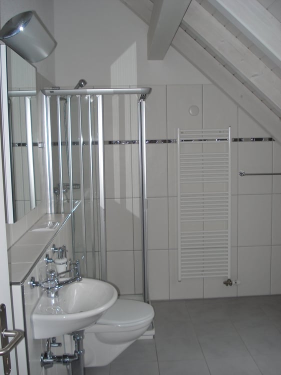 Grosszügige 6.5-Zimmer-Wohnung mit Balkon und Garage in Rümlang 8