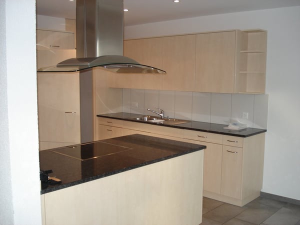 Grosszügige 6.5-Zimmer-Wohnung mit Balkon und Garage in Rümlang 2