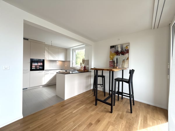 Grosszügige 4.5-Zimmer-Wohnung mit 143 m² in Opfikon frisch saniert 3