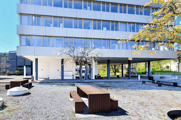 MODERN AUSGEBAUTE BÜROS MIT BLICK ÜBER ZÜRICH 14