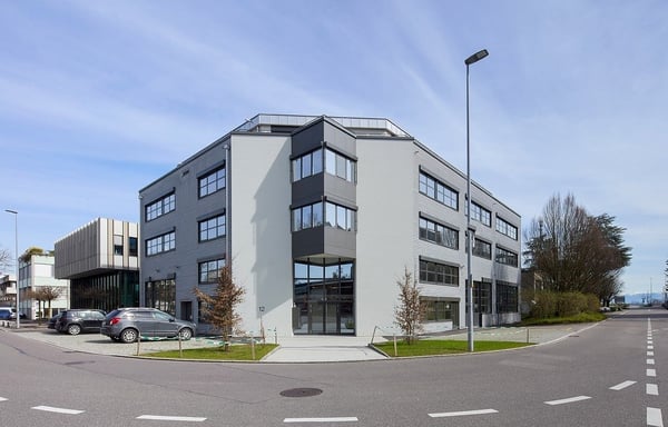 FRISCH SANIERTES BÜRO- UND GEWERBEHAUS 1