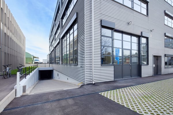 FRISCH SANIERTES BÜRO- UND GEWERBEHAUS 8