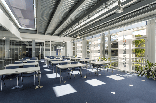 TOP AUSGEBAUTE BÜROFLÄCHEN MIT BLICK AUF DEN RHEIN 7