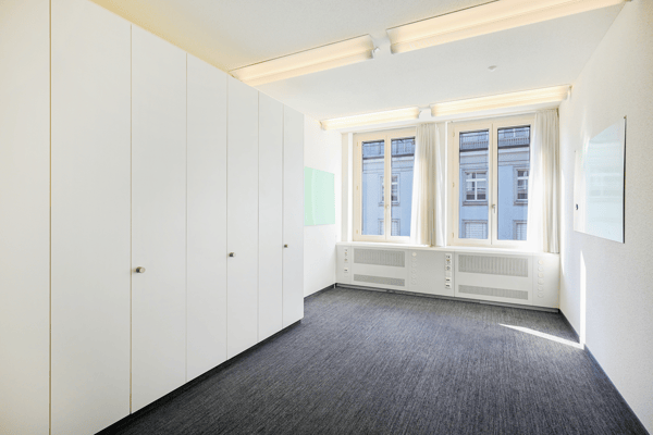 ATTRAKTIVES OFFICE AN BESTLAGE 6