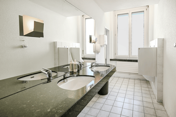 ATTRAKTIVES OFFICE AN BESTLAGE 9