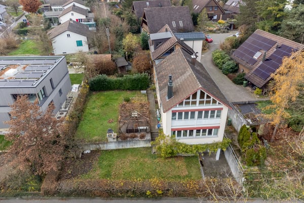 Grosses Doppeleinfamilienhaus mit Ausbaupotential 1