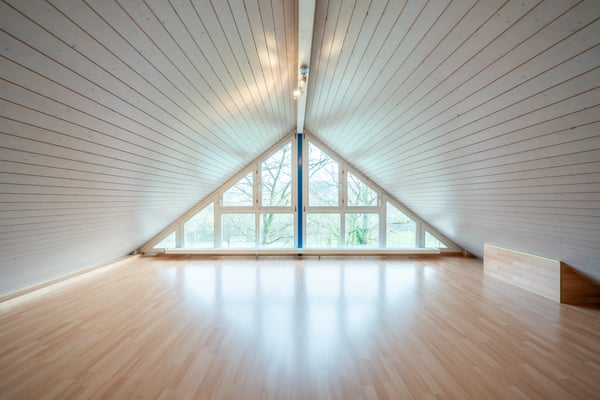 Grosses Doppeleinfamilienhaus mit Ausbaupotential 8