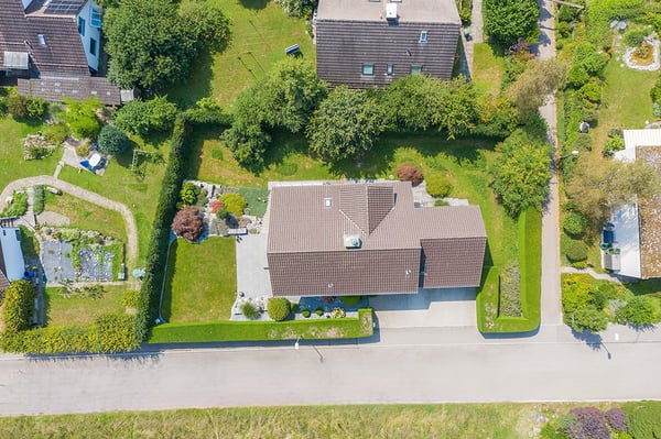 Exklusives freistehendes Einfamilienhaus in bester Lage in Wettswil am 10