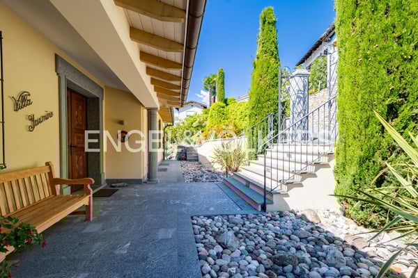 Seeblick pur, exklusive Villa mit Pool und Panorama (43) 3