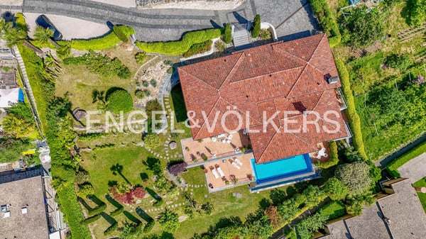 Seeblick pur, exklusive Villa mit Pool und Panorama (43) 2
