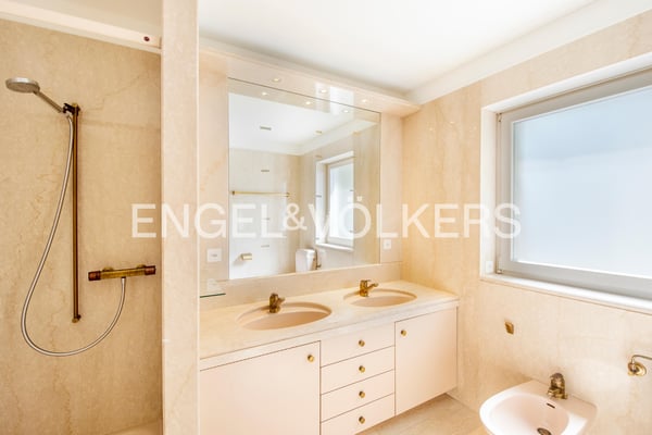 Villa Frank soleggiata con vista lago da sogno (91) 9