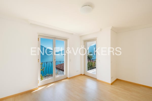 Villa Frank soleggiata con vista lago da sogno (91) 8