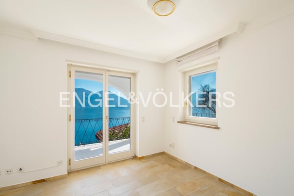 Villa Frank soleggiata con vista lago da sogno (91) 11