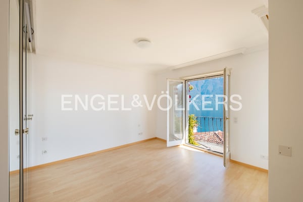 Villa Frank soleggiata con vista lago da sogno (91) 7