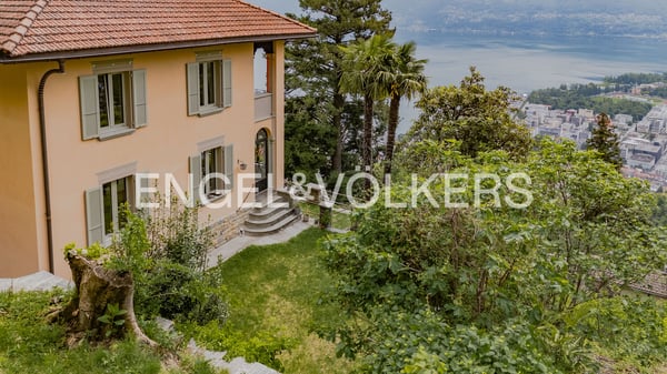 Villa signorile ticinese con grande terreno e vista lago (79) 1