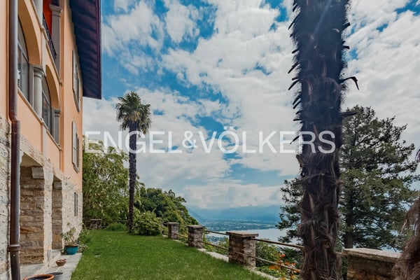 Villa signorile ticinese con grande terreno e vista lago (79) 10