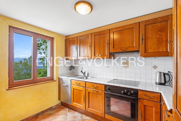 Tra cielo e lago: proprietà con terreno edificabile sul Monte Bré ? Lo 6