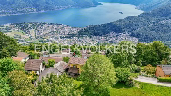 Tra cielo e lago: proprietà con terreno edificabile sul Monte Bré ? Lo 1