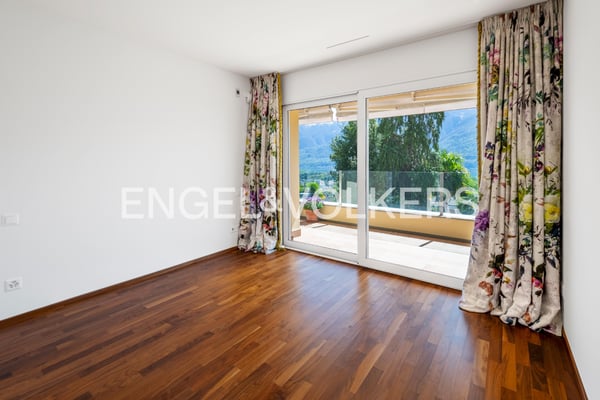 Prestigioso attico con vista lago sul Monte Verità (25) 8