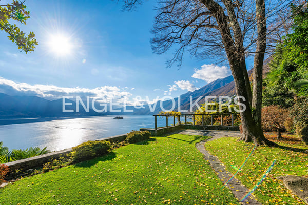 Villa esclusiva, ristrutturata con materiali di alta qualità, con vist 12