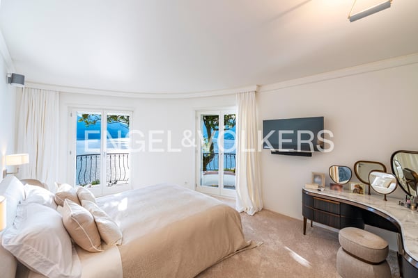 Exklusive, hochwertig renovierte Villa mit traumhafter Seesicht (42) 8