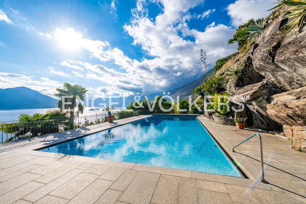 Villa esclusiva, ristrutturata con materiali di alta qualità, con vist 13