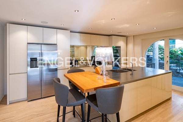 Exklusive, hochwertig renovierte Villa mit traumhafter Seesicht (42) 4