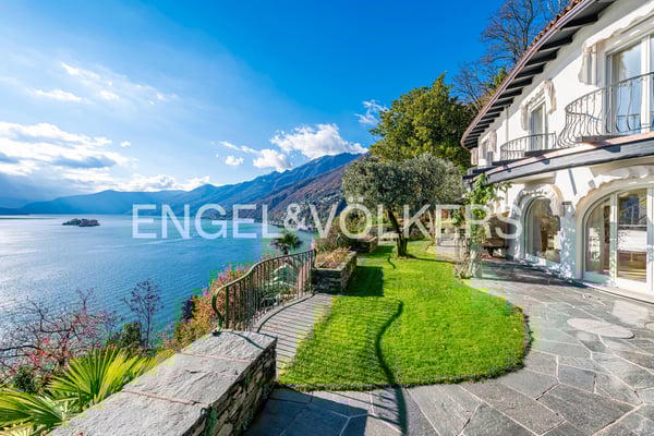 Exklusive, hochwertig renovierte Villa mit traumhafter Seesicht (42) 1