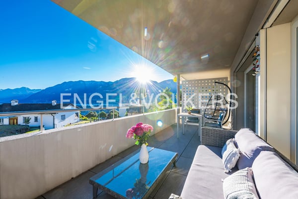 Elegante Wohnung mit Panoramaterrasse und Seesicht (89) 3