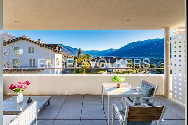 Elegante Wohnung mit Panoramaterrasse und Seesicht (89) 10