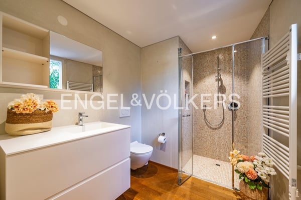 Elegante Wohnung mit Panoramaterrasse und Seesicht (89) 9