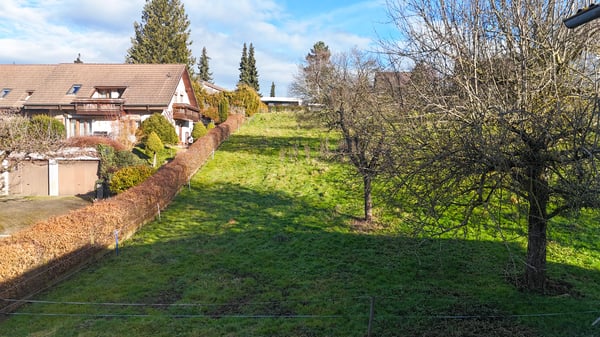2'972 m² grosses Bauland mit Bauernhaus 3