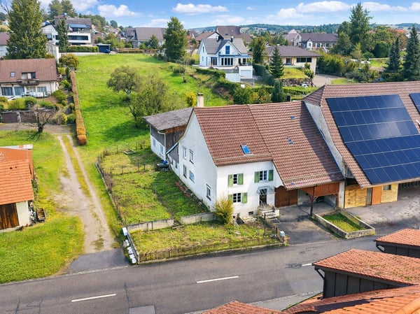 Bauernhaus mit grosser Baulandreserve 1