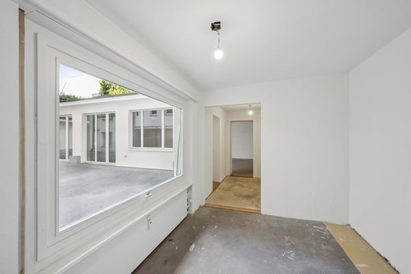 RENOVIERTE FLÄCHE MIT HOFGEBÄUDE 4