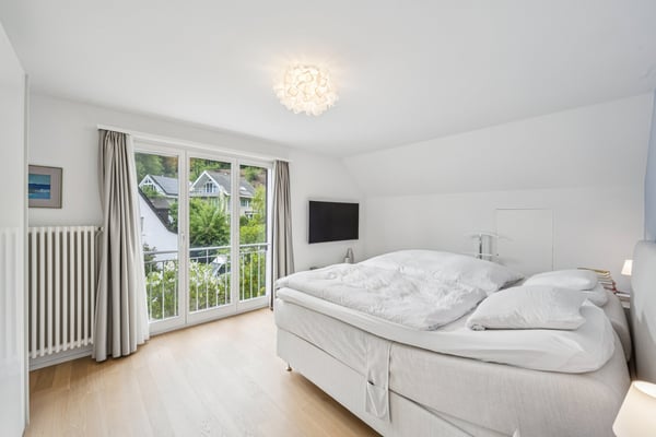 Stilvolles Einfamilienhaus mit Baulandreserve im Grünen 6