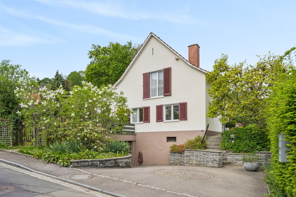 Stilvolles Einfamilienhaus mit Baulandreserve im Grünen 11