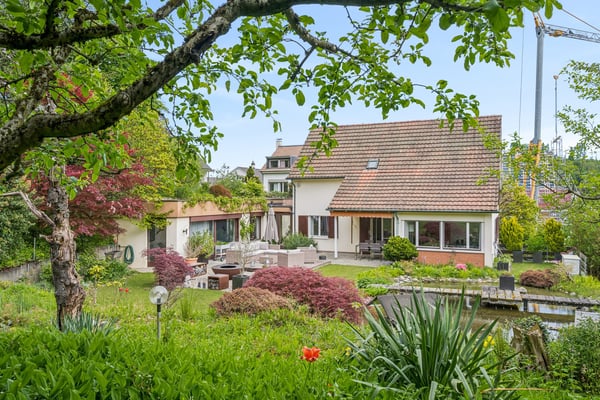 Stilvolles Einfamilienhaus mit Baulandreserve im Grünen 2